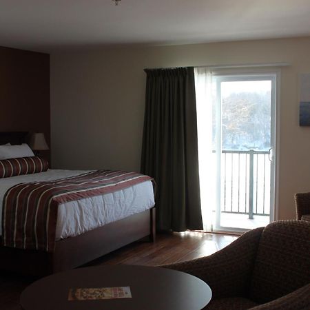 Lanes Riverhouse Inn & Cottages Montague Quarto foto