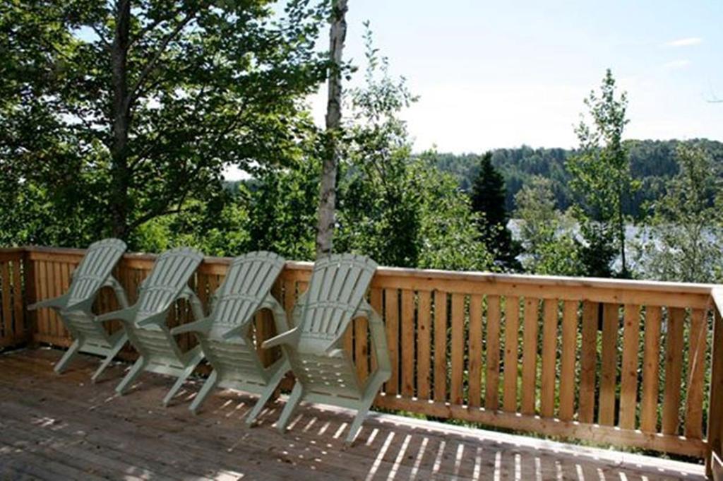 Lanes Riverhouse Inn & Cottages Montague Quarto foto