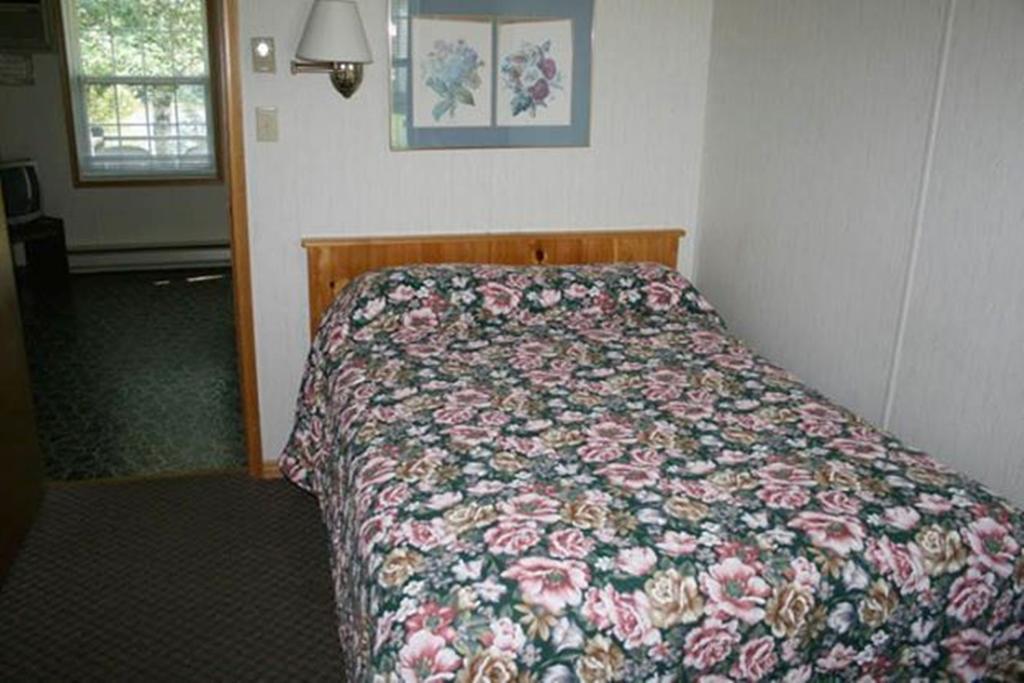 Lanes Riverhouse Inn & Cottages Montague Quarto foto